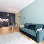 Piola M2 - Walking On The Moon Apartment
