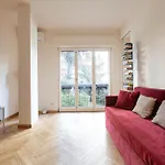 Piola M2 - Walking On The Moon Apartment